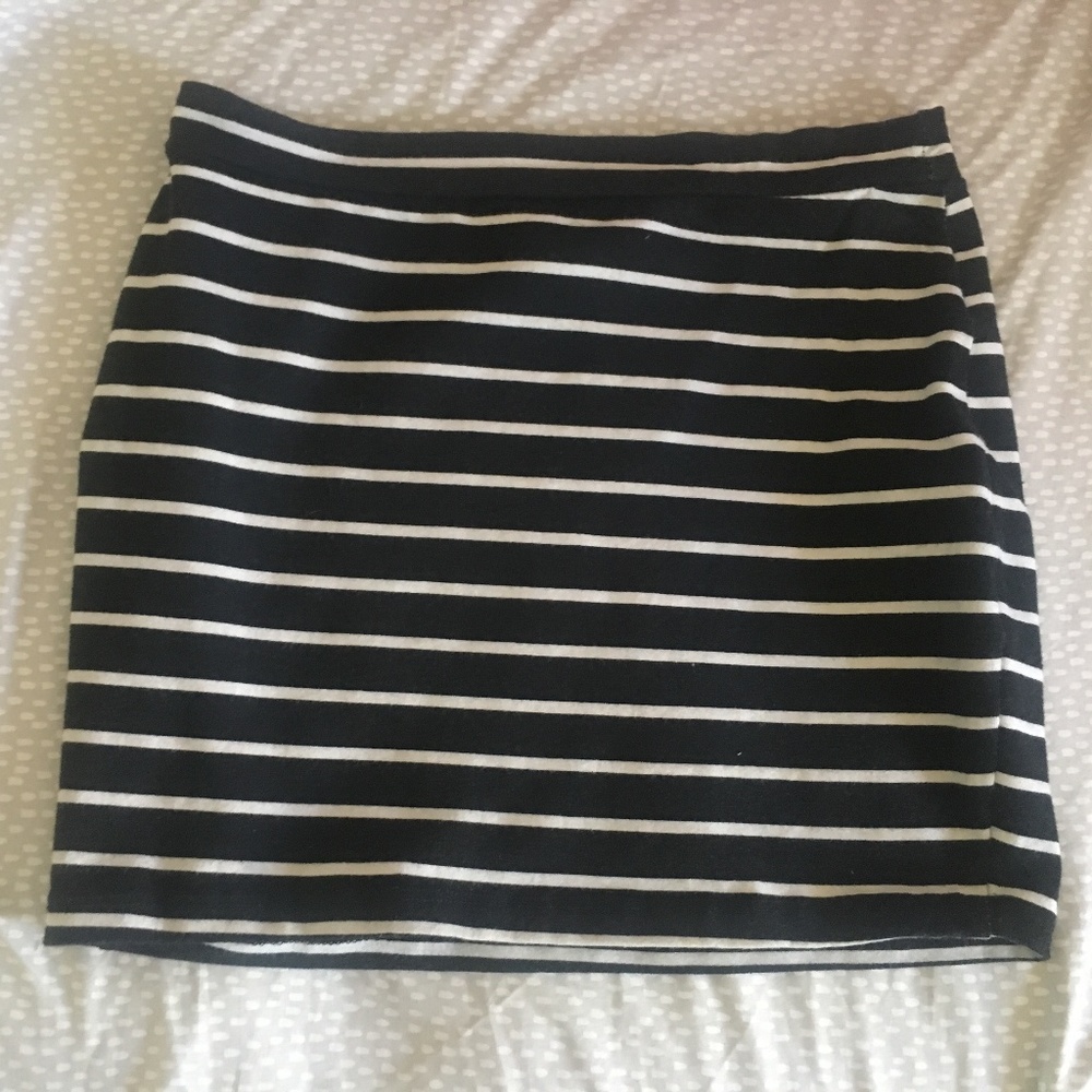 Striped black & white mini skirt